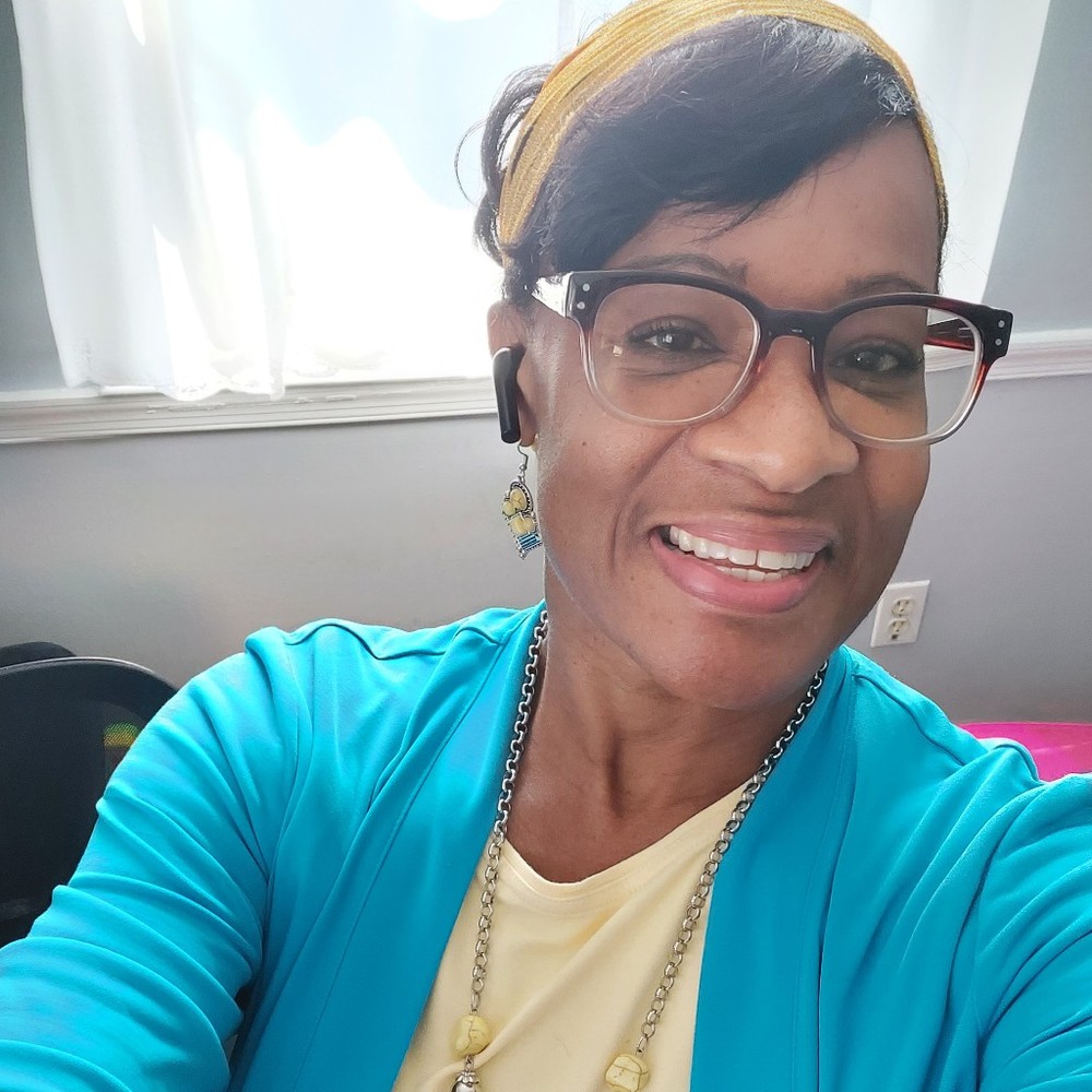 Meet your Posher, Sharon